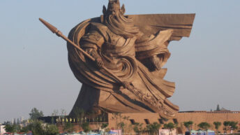 Колосална статуа на Гуан Ју